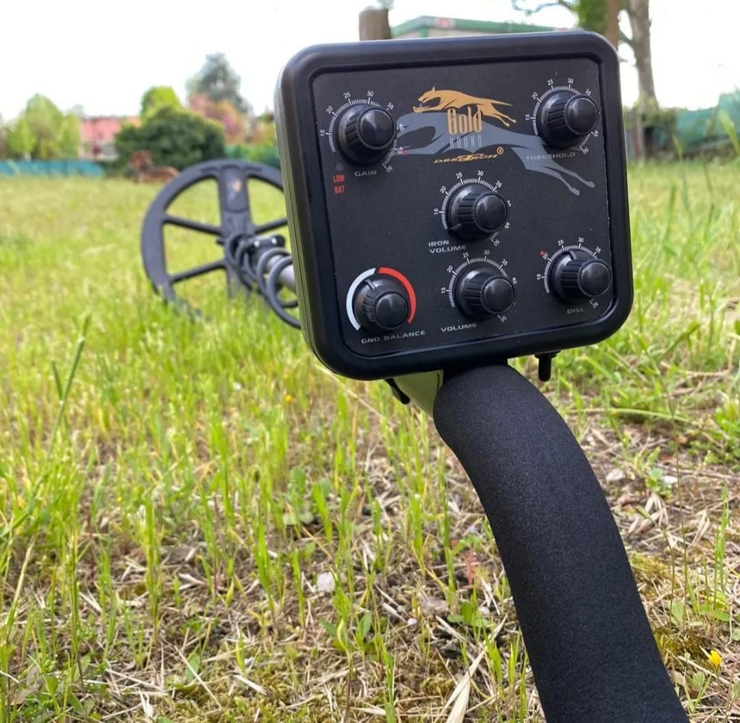 DeepTech Gold Hound en el campo