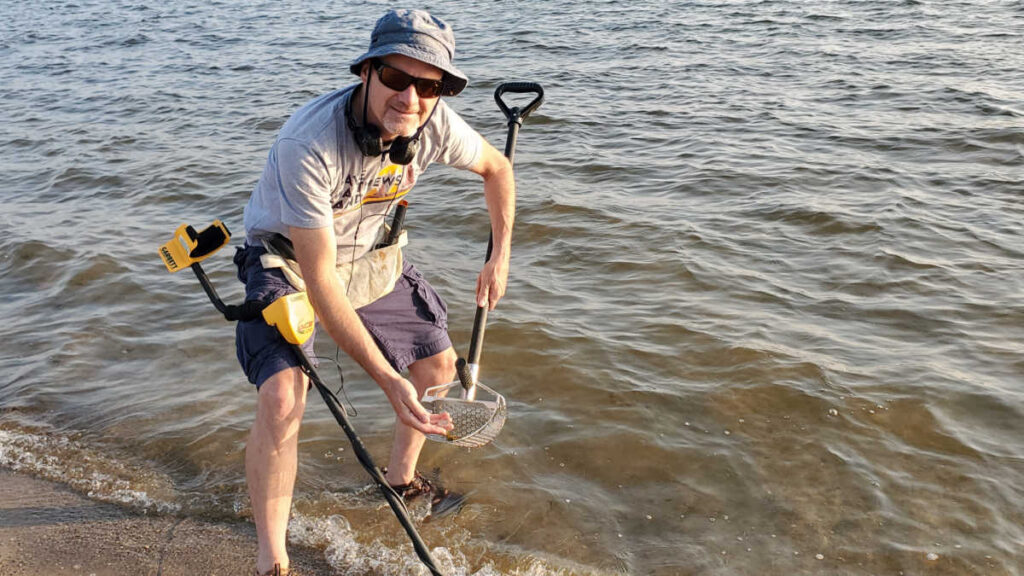 Detección de metales en aguas poco profundas